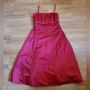 Red midlength dress